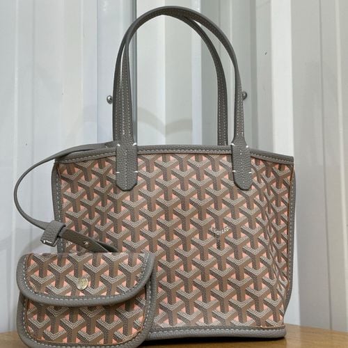 bolsa de mao goyard cinza e rosa 139312813?action_source=69863&ref=home_home&rsp=1&rspix=1