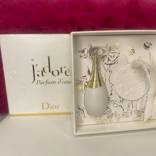 dior jadore parfum deau miniatura gift set 129621514?action_source=68872&ref=home_home&rsp=1&rspix=1