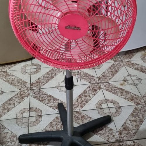 ventilador bivolt grande rosa 134213813?action_source=67157&ref=home_home&rsp=1&rspix=1