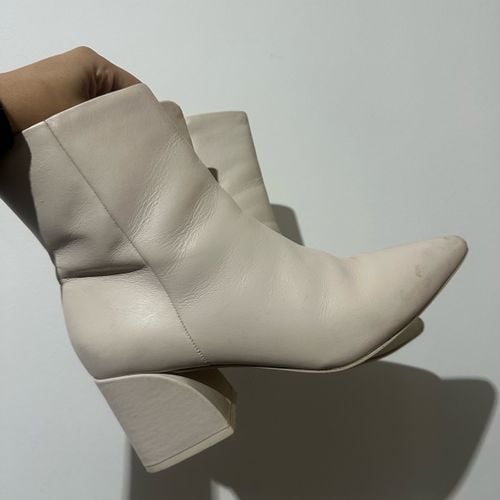 bota steve madden couro off white 142529767?action_source=71711&ref=home_home&rsp=1&rspix=1
