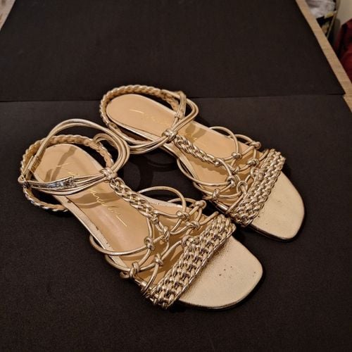 sandalia rasteira luiza barcelos dourada 35 152758943?action_source=77487&ref=home_home&rsp=1&rspix=1