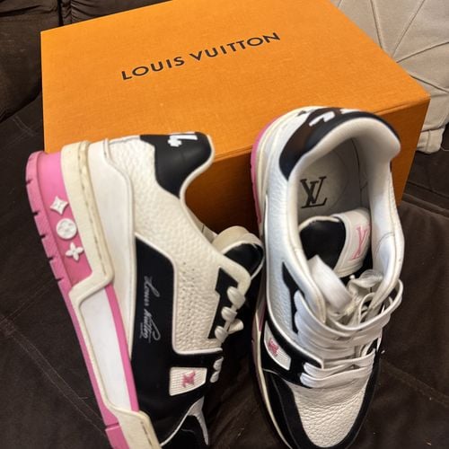 tenis louis vuitton feminino preto e rosa 142780752?action_source=31946&ref=home_home&rsp=1&rspix=1