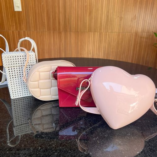 kit 4 bolsas marca melissa e petite jolie 151991507?action_source=76405&ref=home_home&rsp=1&rspix=1