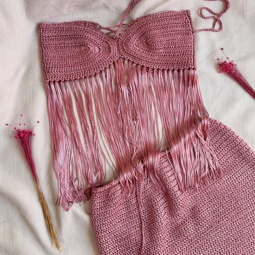 conjunto top cropped e saia croche com franjas carnaval 134606791?action_source=67884&ref=home_home&rsp=1&rspix=1