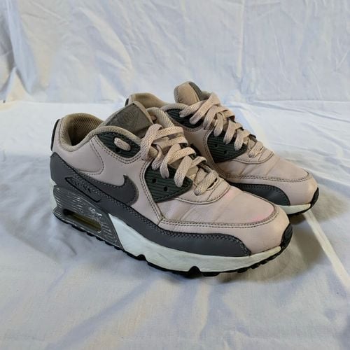 tenis nike esportivo tenis air max 90 feminino 149201851?action_source=76398&ref=home_home&rsp=1&rspix=1