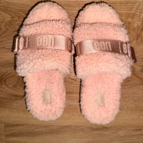 chinelo ugg de la rosa edicao limitada valentines 144128885?action_source=72965&ref=home_home&rsp=1&rspix=1