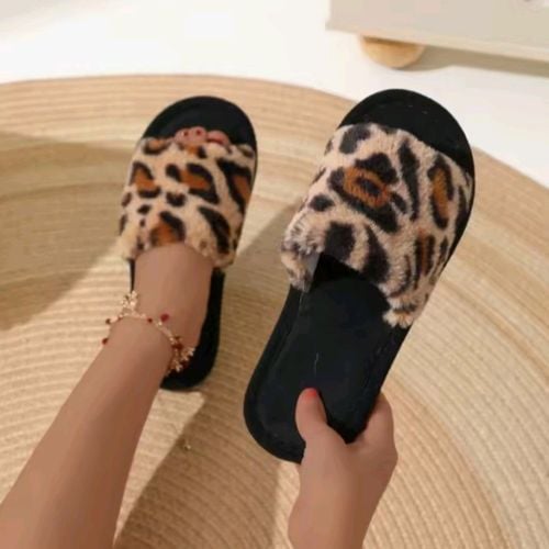 chinelo pantufa feminino oncinha 37 143107770?action_source=67222&ref=home_home&rsp=1&rspix=1