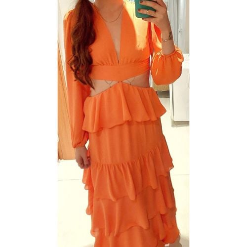 vestido longo laranja em crepe georgette com babados e recortes lacci brand 134994041?action_source=64649&ref=home_home&rsp=1&rspix=1