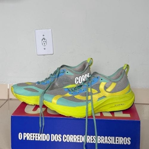 tenis olympikus corre 4 cinza e amarelo 152210622?action_source=76398&ref=home_home&rsp=1&rspix=1