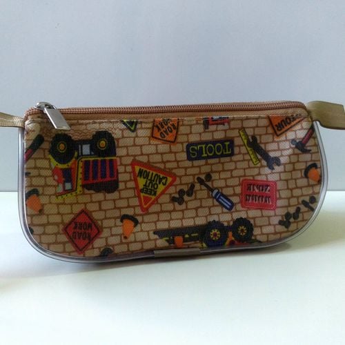 estojo escolar personagens infantil menino novo 113725466?action_source=67388&ref=home_home&rsp=1&rspix=1