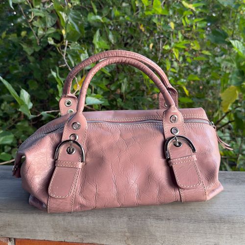 bolsa arezzo couro legitimo rosa de ombro ou mao original detalhes metal prata 143145420?action_source=72470&ref=home_home&rsp=1&rspix=1