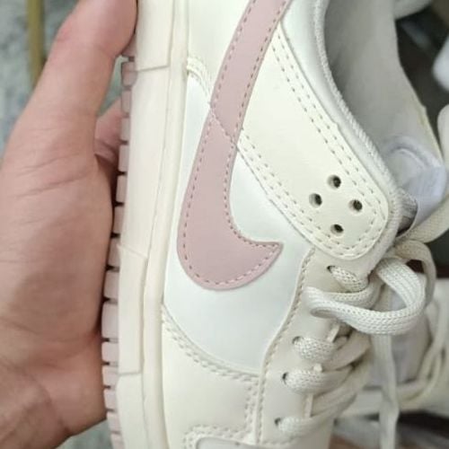 tenis nike dunk bege com rosa 148850596?action_source=75208&ref=home_home&rsp=1&rspix=1