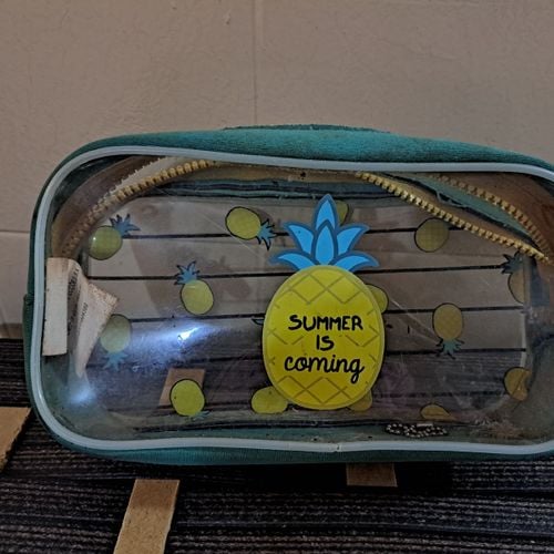 estojo escolar 105576391?action_source=67388&ref=home_home&rsp=1&rspix=1