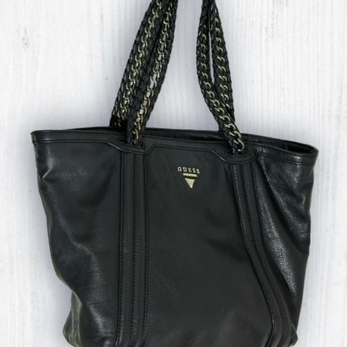 bolsa guess preta alca corrente 140539841?action_source=71545&ref=home_home&rsp=1&rspix=1