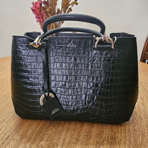 bolsa preta arezzo 136438994?action_source=67884&ref=home_home&rsp=1&rspix=1