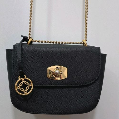bolsa tiracolo arezzo preta 142115849?action_source=76035&ref=home_home&rsp=1&rspix=1