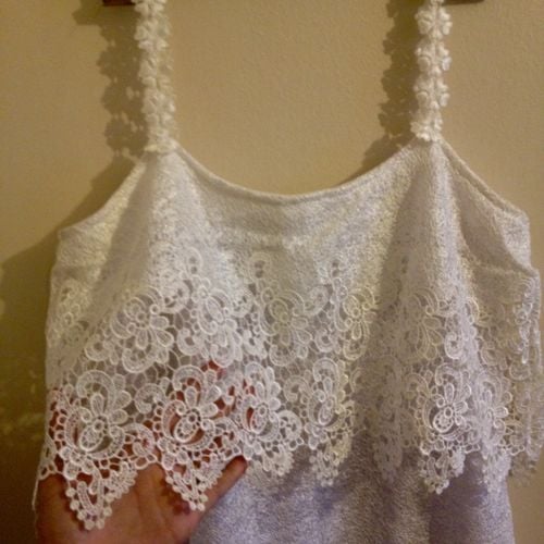 vestido branco de guipir curto tamanho p mas veste m tambem de alca e com forro 132771633?action_source=66695&ref=home_home&rsp=1&rspix=1