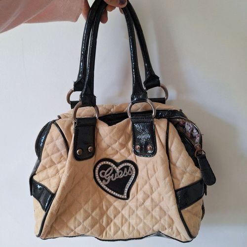 bolsa guess y2k heart logo 138514103?action_source=70655&ref=home_home&rsp=1&rspix=1