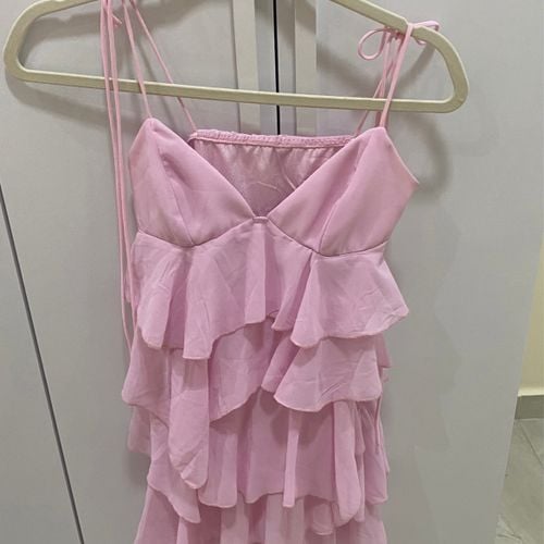 vestido de babados 135260211?action_source=31319&ref=home_home&rsp=1&rspix=1