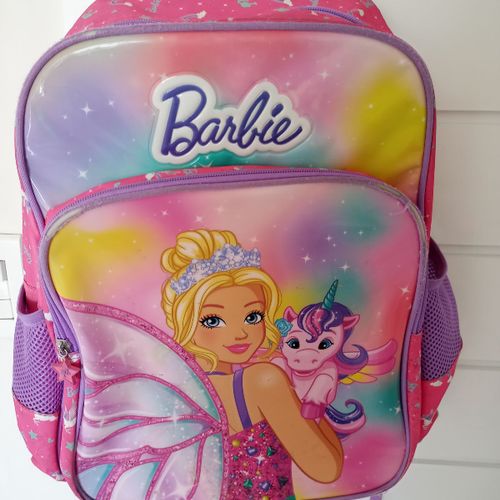 mochila escolar barbie da marca luxcel 118124315?action_source=66794&ref=home_home&rsp=1&rspix=1