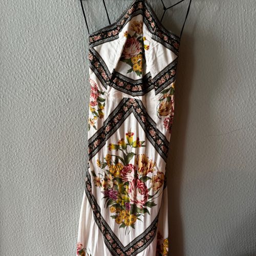 vestido floral 135256192?action_source=31319&ref=home_home&rsp=1&rspix=1