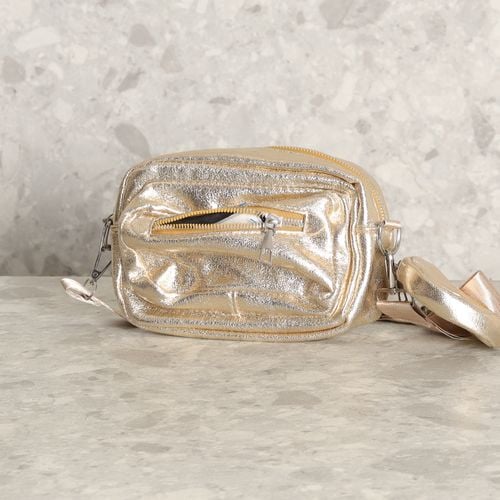 bolsa tiracolo dourada 137138209?action_source=70096&ref=home_home&rsp=1&rspix=1