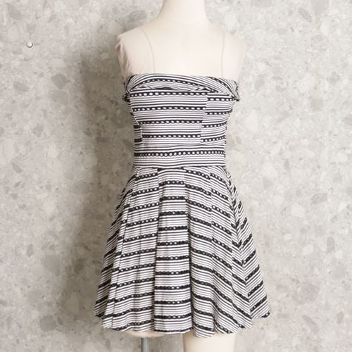 vestido branco e preto com bojo 129639580?action_source=67322&ref=home_home&rsp=1&rspix=1