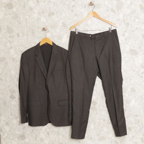 terno preto hugo boss 135617631?action_source=69302&ref=home_enjoei_pro&rsp=1&rspix=1