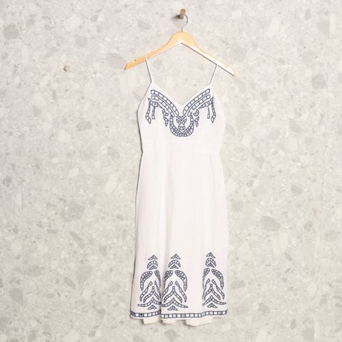 vestido branco bordado iorane 129905668?action_source=74516&ref=home_home&rsp=1&rspix=1