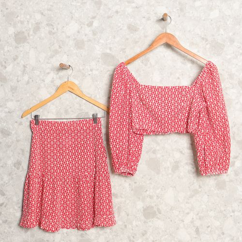conjunto cropped e saia vermelha amissima 127953627?action_source=73427&ref=home_home&rsp=1&rspix=1