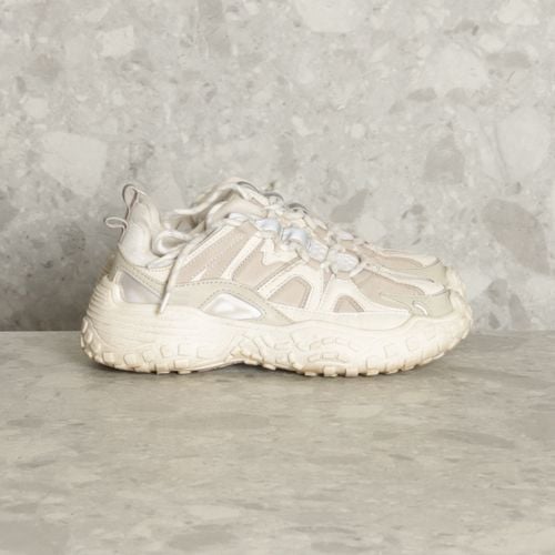 tenis bege zara 139447306?action_source=69532&ref=home_home&rsp=1&rspix=1