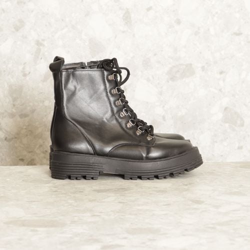 coturno preto la lia maria 139475840?action_source=70096&ref=home_home&rsp=1&rspix=1