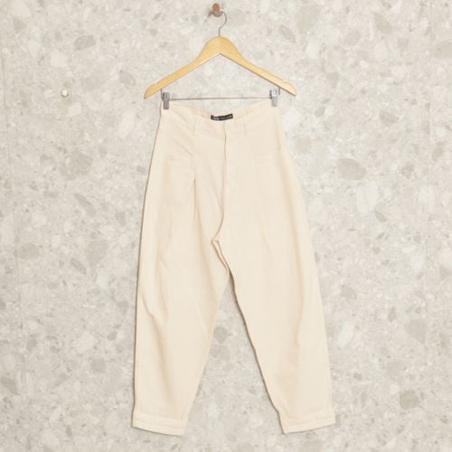 calca bege zara 136248385?action_source=70754&ref=home_home&rsp=1&rspix=1