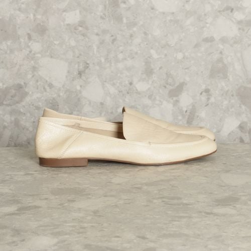 sapato off white arezzo 140706826?action_source=70754&ref=home_home&rsp=1&rspix=1