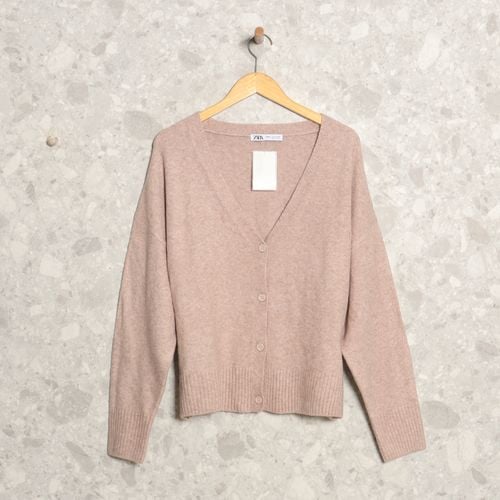 cardigan bege zara 137040412?action_source=69532&ref=home_home&rsp=1&rspix=1