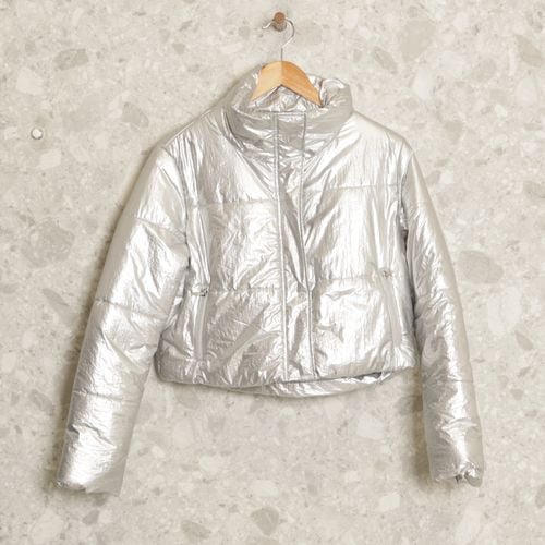 jaqueta puffer cinza metalizada animale 143561070?action_source=73397&ref=home_enjoei_pro&rsp=1&rspix=1