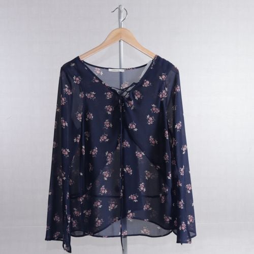 blusa azul seda floral yessica 87361892?action_source=70358&ref=home_home&rsp=1&rspix=1