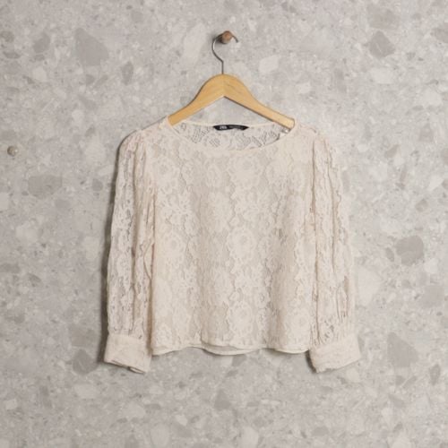 blusa off white renda zara 139586159?action_source=69532&ref=home_home&rsp=1&rspix=1