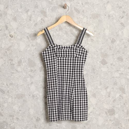 vestido preto xadrez zara 137877097?action_source=70754&ref=home_home&rsp=1&rspix=1