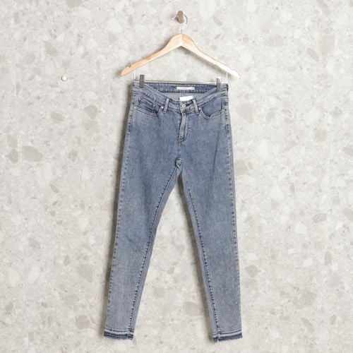 calca azul escuro levis 119966614?action_source=70358&ref=home_home&rsp=1&rspix=1