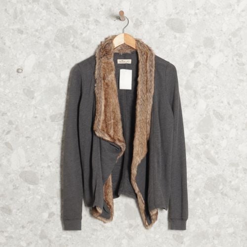 casaco cinza pelos hollister 142790323?action_source=71612&ref=home_home&rsp=1&rspix=1