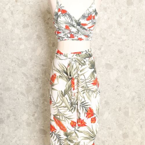 conjunto blusa e saia branca south e co 121298740?action_source=70096&ref=home_home&rsp=1&rspix=1