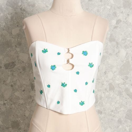 cropped branco floral carlota costa 141275540?action_source=75241&ref=home_home&rsp=1&rspix=1