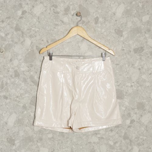 short branco 128258381?action_source=69004&ref=home_home&rsp=1&rspix=1