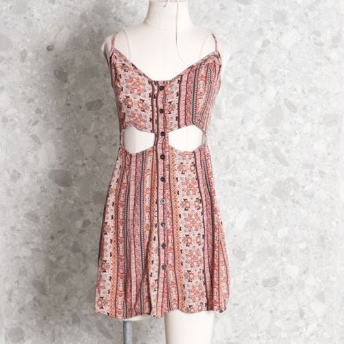 vestido laranja floral wink 131237535?action_source=67322&ref=home_home&rsp=1&rspix=1