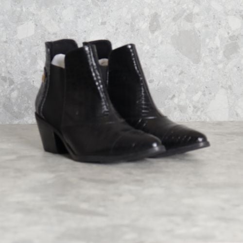 bota preta lanca perfume 139103063?action_source=69532&ref=home_home&rsp=1&rspix=1