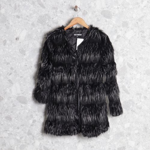 casaco preto steve madden 126948841?action_source=70096&ref=home_home&rsp=1&rspix=1