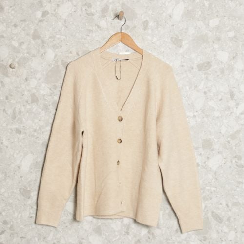 sueter bege zara 142256601?action_source=72769&ref=home_home&rsp=1&rspix=1