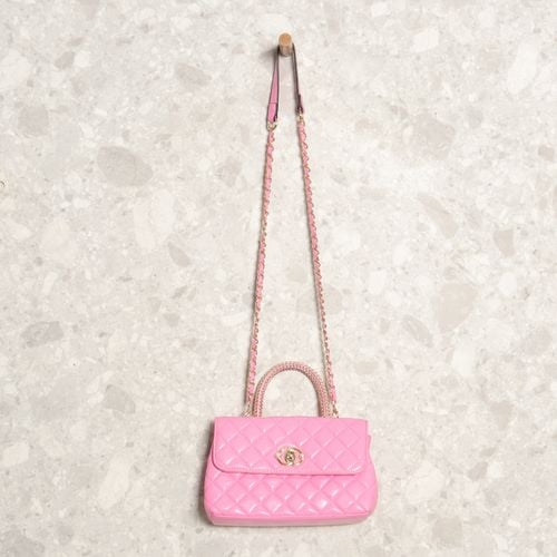 bolsa rosa e dourada 135499202?action_source=70096&ref=home_home&rsp=1&rspix=1