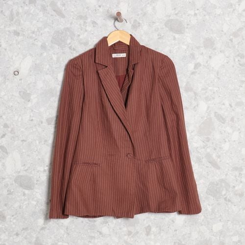 blazer marrom listrado dress to 138392578?action_source=70096&ref=home_home&rsp=1&rspix=1